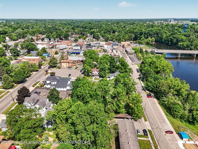 211 Russell Street, Grand Ledge, MI 48837