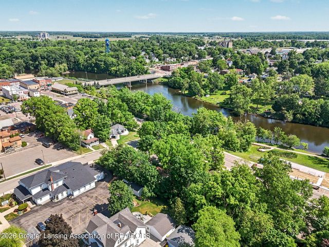 211 Russell Street, Grand Ledge, MI 48837