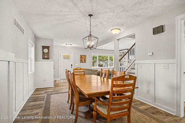 211 Russell Street, Grand Ledge, MI 48837