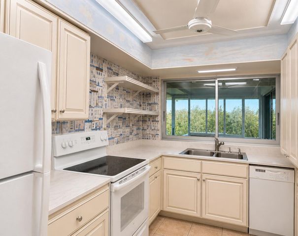5570 Tamberlane Circle 331, Palm Beach Gardens, FL 33418