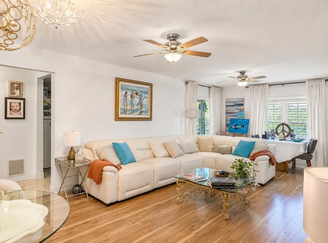 5570 Tamberlane Circle 331, Palm Beach Gardens, FL 33418