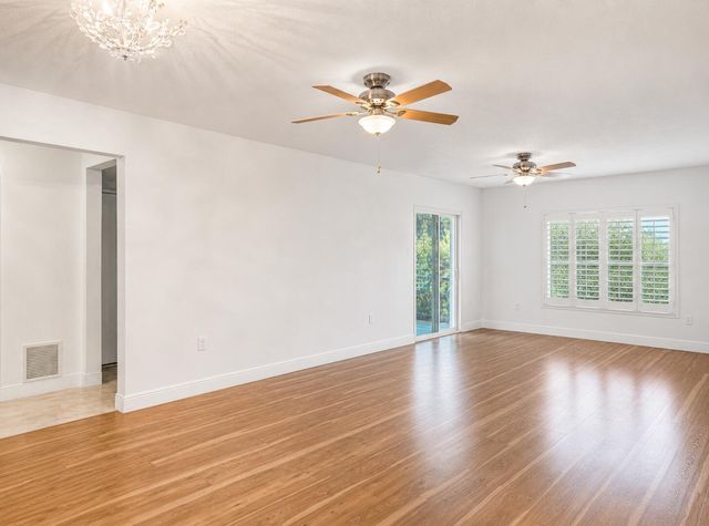 5570 Tamberlane Circle 331, Palm Beach Gardens, FL 33418