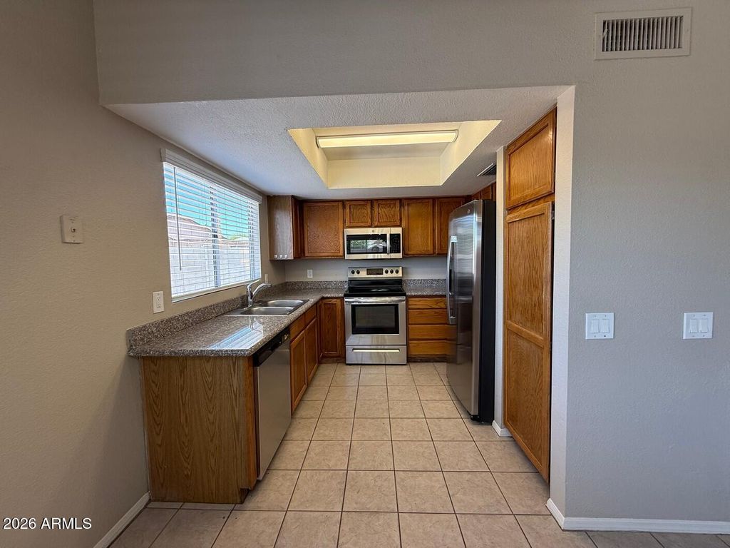 6910 W STATE Avenue, Glendale, AZ 85303 — photo 4