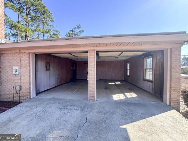 564 W Oglethorpe Avenue, Lyons, GA 30436