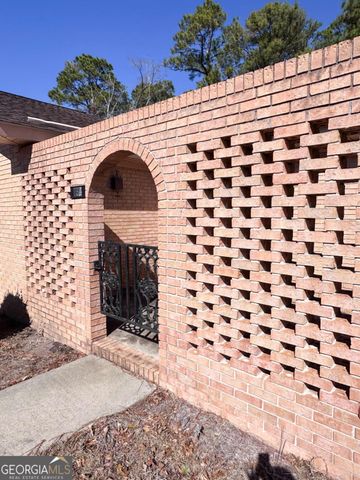 564 W Oglethorpe Avenue, Lyons, GA 30436