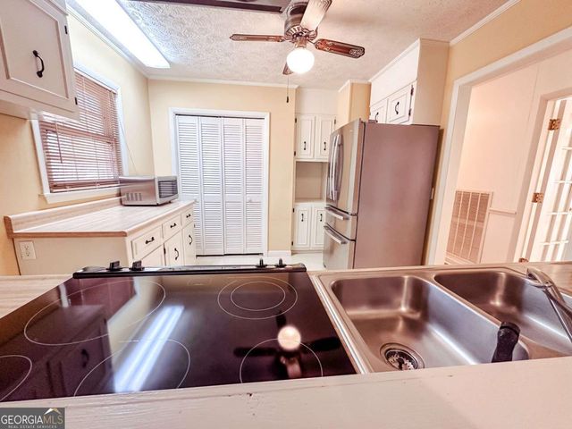 564 W Oglethorpe Avenue, Lyons, GA 30436