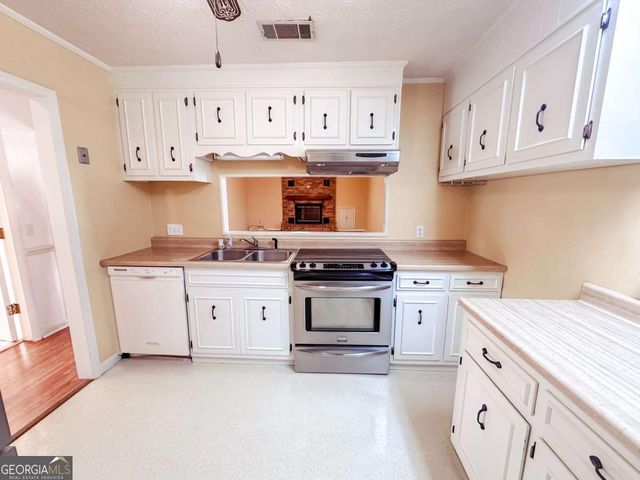 564 W Oglethorpe Avenue, Lyons, GA 30436