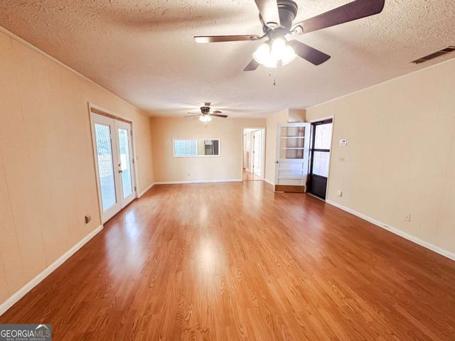 564 W Oglethorpe Avenue, Lyons, GA 30436