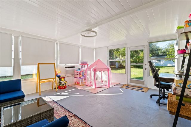 1621 5th Avenue, Vero Beach, FL 32960