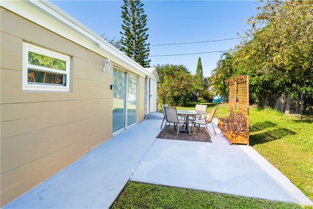 1621 5th Avenue, Vero Beach, FL 32960