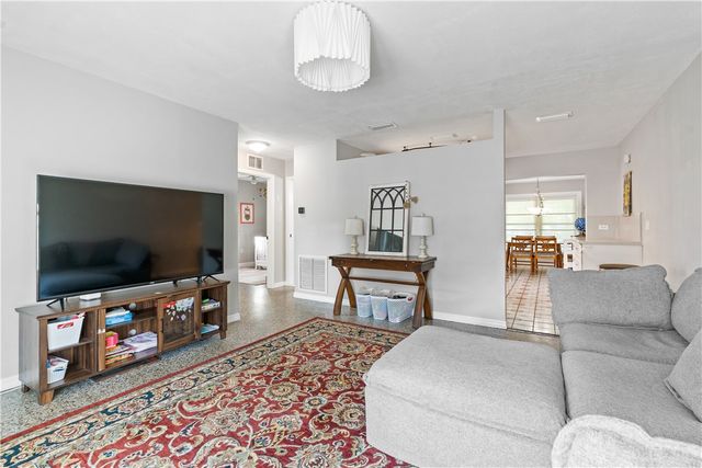 1621 5th Avenue, Vero Beach, FL 32960