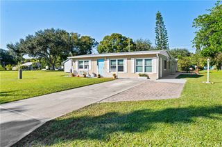 1621 5th Avenue, Vero Beach, FL 32960