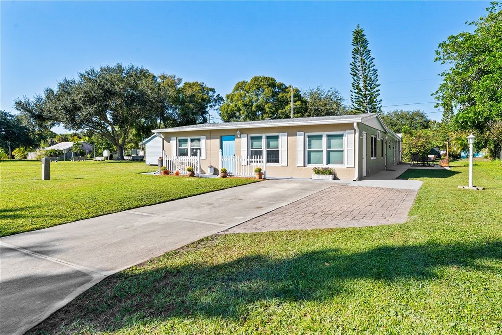 1621 5th Avenue, Vero Beach, FL 32960