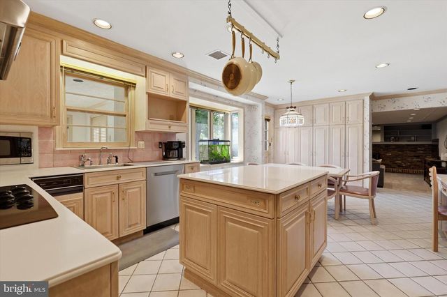 746 WRIGHT DR, Ambler, PA 19002