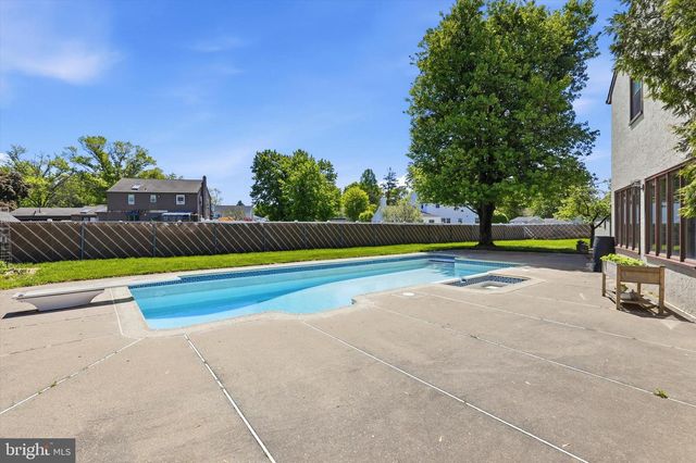 746 WRIGHT DR, Ambler, PA 19002