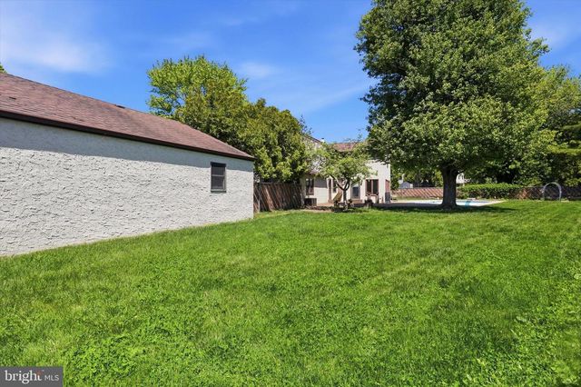 746 WRIGHT DR, Ambler, PA 19002