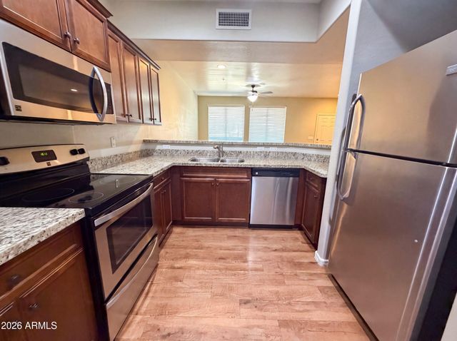 21655 N 36TH Avenue 103, Glendale, AZ 85308