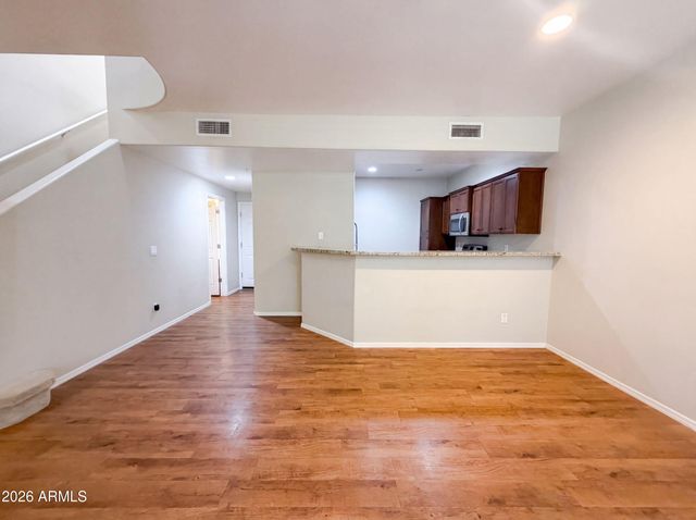 21655 N 36TH Avenue 103, Glendale, AZ 85308