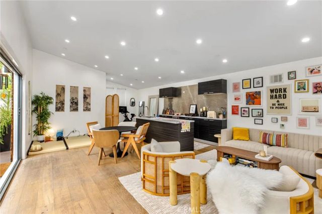 11645 Woodbridge Street, Studio City, CA 91604