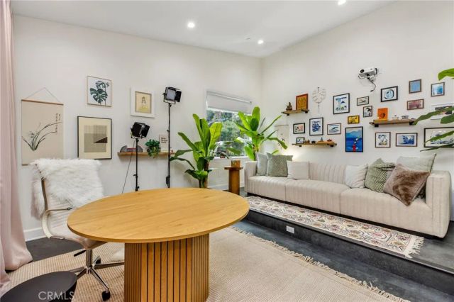 11645 Woodbridge Street, Studio City, CA 91604