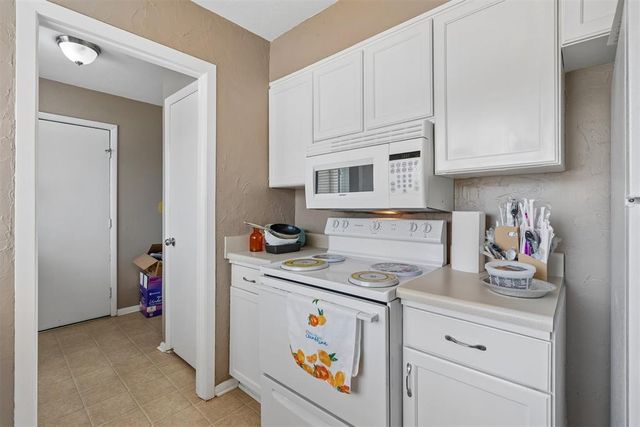2825 Indian Creek Boulevard, Oklahoma City, OK 73120