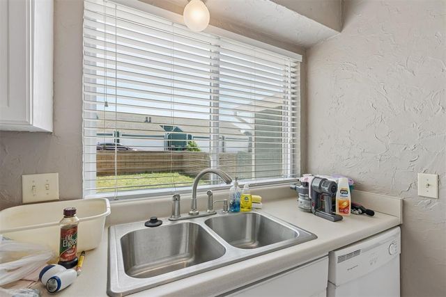 2825 Indian Creek Boulevard, Oklahoma City, OK 73120