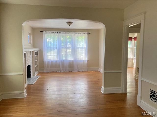 5027 Sutherland Avenue, St Louis, MO 63109
