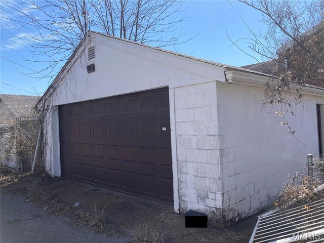 5027 Sutherland Avenue, St Louis, MO 63109