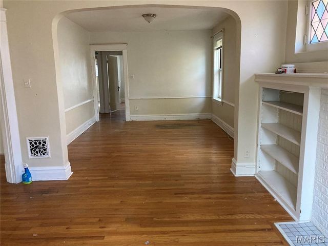 5027 Sutherland Avenue, St Louis, MO 63109