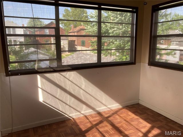 5027 Sutherland Avenue, St Louis, MO 63109