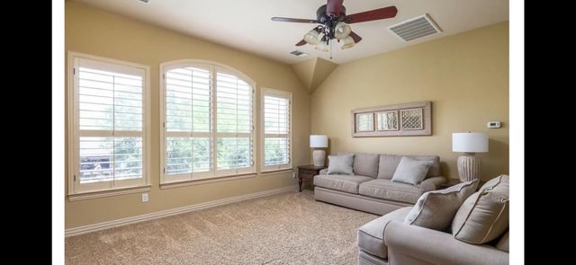 828 Hidden Glen DR, Round Rock, TX 78681