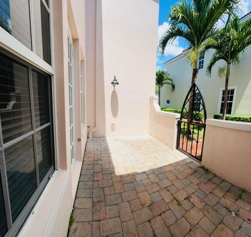 8296 NW 9TH Avenue, Boca Raton, FL 33487