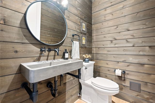 125 Waterfern Court, Six Mile, SC 29682