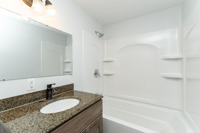 612 2nd Avenue SE, Pine Island, MN 55963