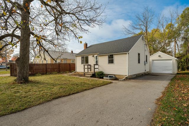 612 2nd Avenue SE, Pine Island, MN 55963