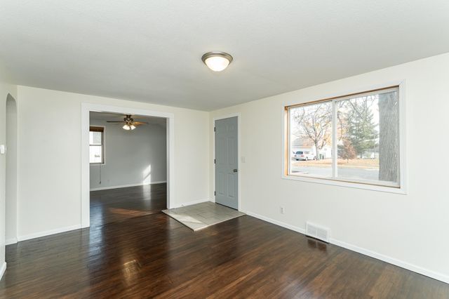 612 2nd Avenue SE, Pine Island, MN 55963