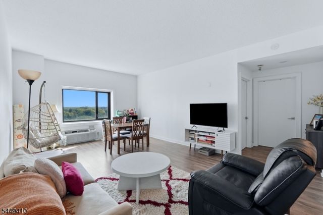 1 Carriage City Plz 804, Rahway City, NJ 07065