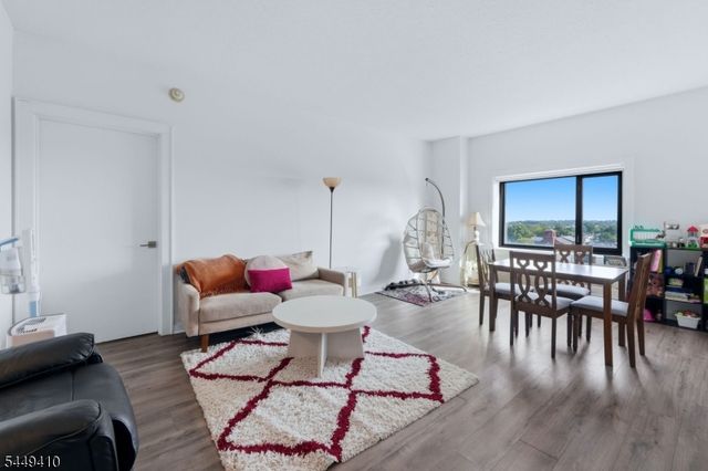 1 Carriage City Plz 804, Rahway City, NJ 07065