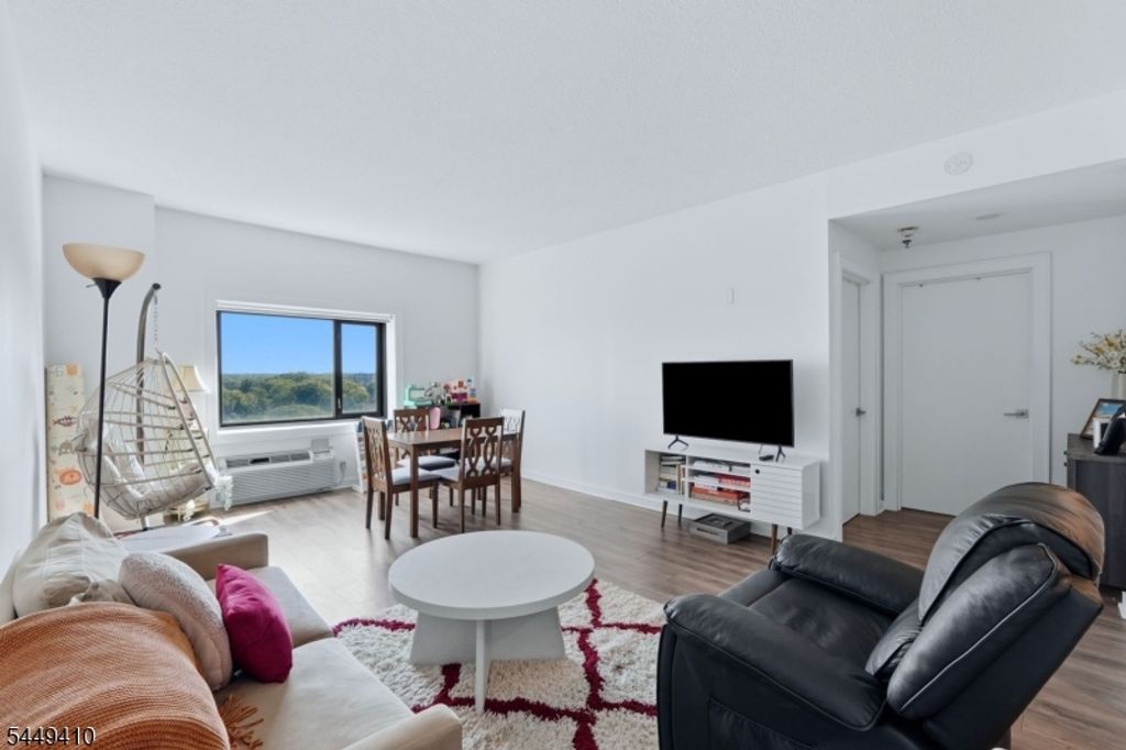 1 Carriage City Plz 804, Rahway City, NJ 07065 — photo 4
