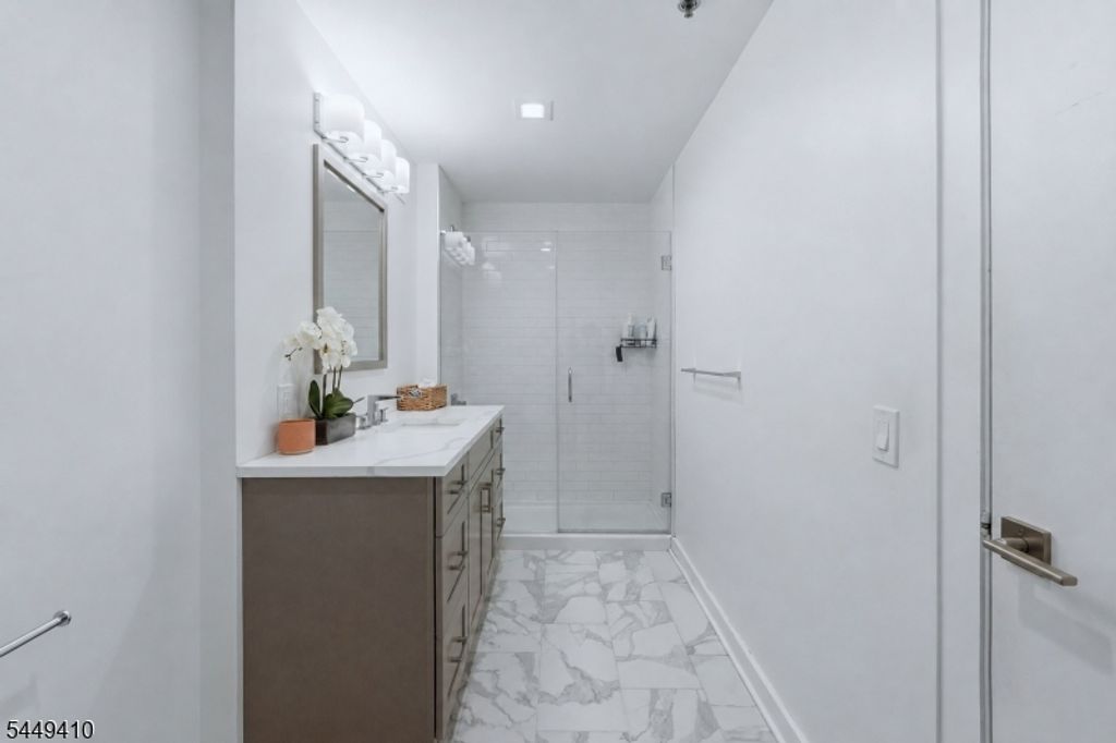 1 Carriage City Plz 804, Rahway City, NJ 07065 — photo 5