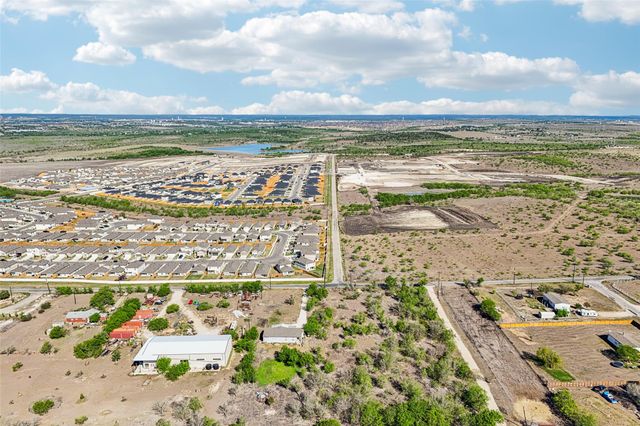 754 Williamson RD B, Niederwald, TX 78640