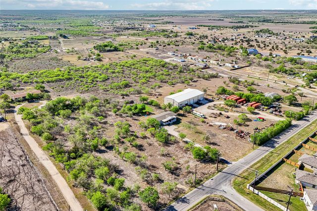 754 Williamson RD B, Niederwald, TX 78640