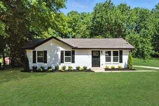 104 Davis Dr, Columbia, TN 38401