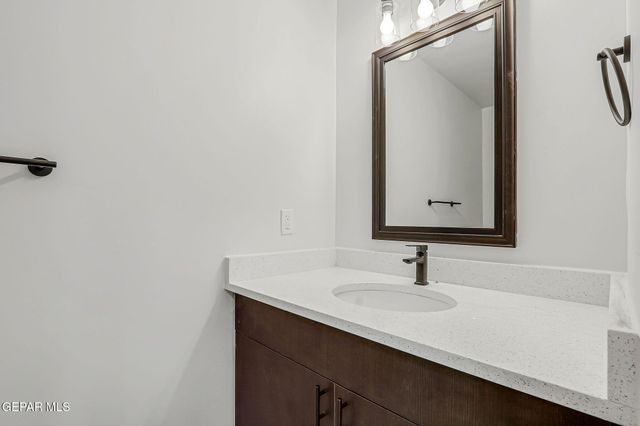 5981 RUIDOSO DOWNS Street, El Paso, TX 79932