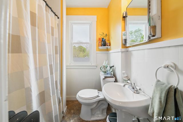 18 Maple Street, Plymouth, CT 06786