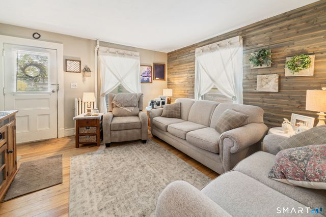 18 Maple Street, Plymouth, CT 06786