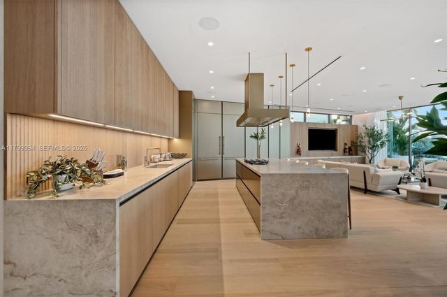 424 W Rivo Alto Dr, Miami Beach, FL 33139