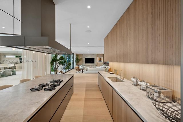 424 W Rivo Alto Dr, Miami Beach, FL 33139