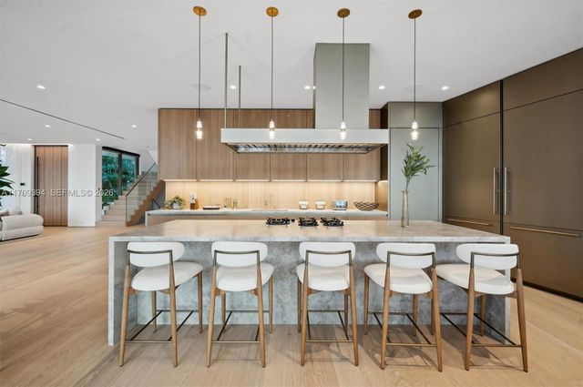 424 W Rivo Alto Dr, Miami Beach, FL 33139