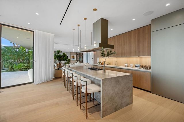 424 W Rivo Alto Dr, Miami Beach, FL 33139